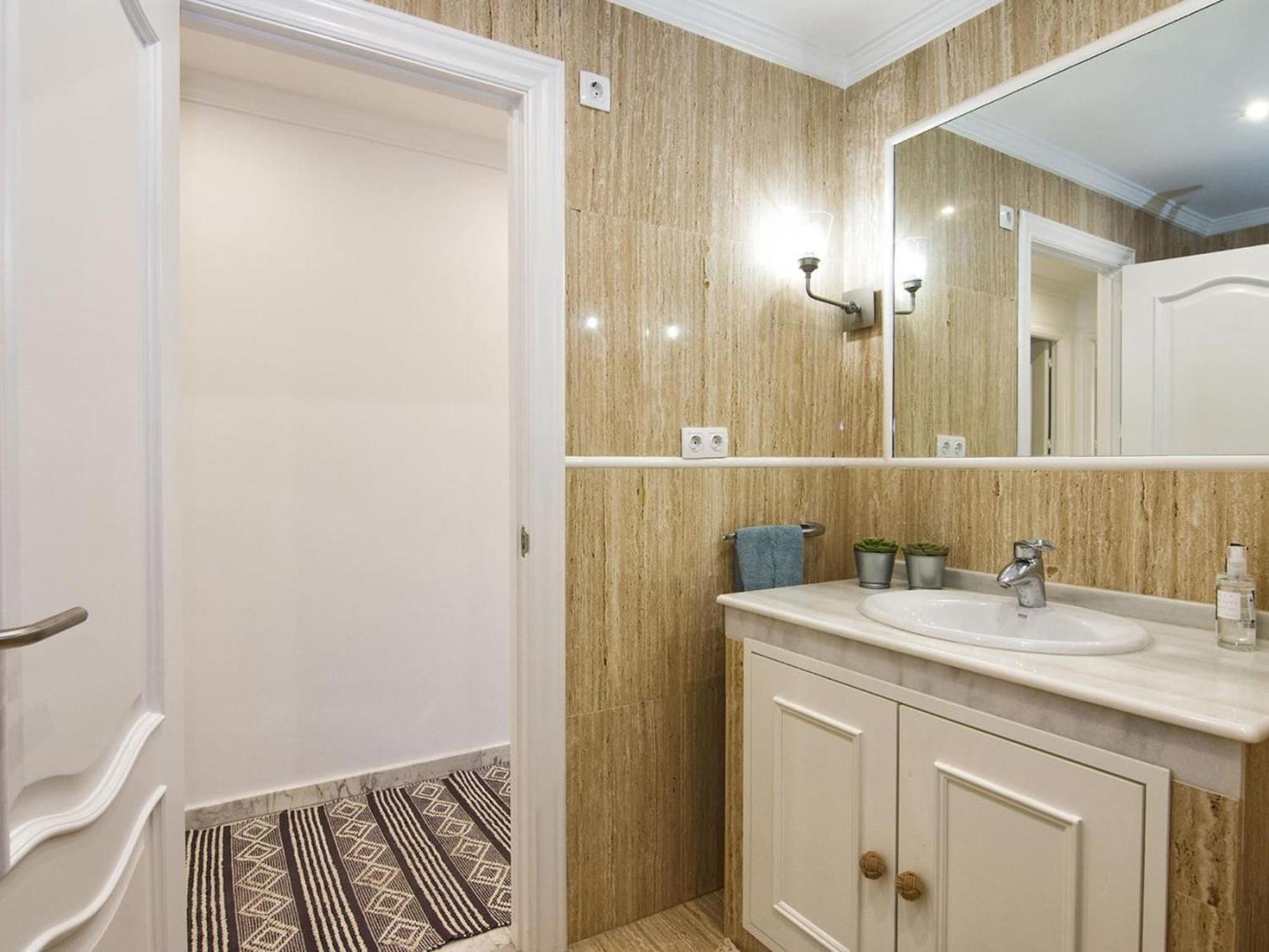 Glow And Elegant Apartment In Granada Center Free Parking Exterior photo